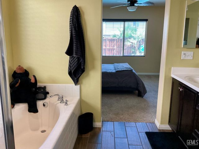 9902 Metropolitan Way, Bakersfield, CA 93311