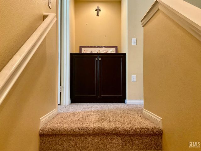 9902 Metropolitan Way, Bakersfield, CA 93311