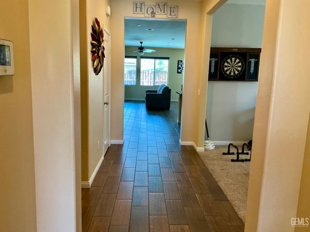 9902 Metropolitan Way, Bakersfield, CA 93311