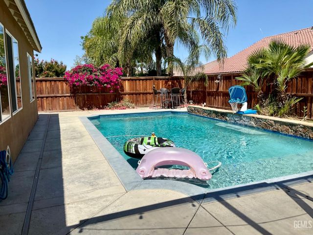 9902 Metropolitan Way, Bakersfield, CA 93311