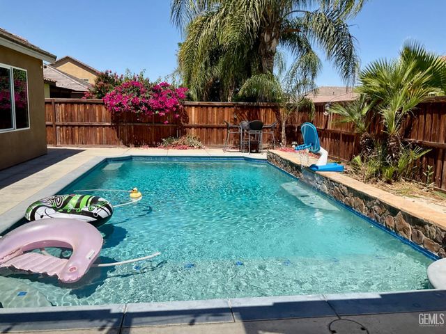 9902 Metropolitan Way, Bakersfield, CA 93311