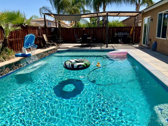 9902 Metropolitan Way, Bakersfield, CA 93311