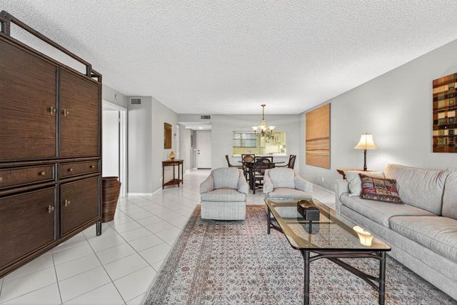 6944 Briarlake Circle 104, Palm Beach Gardens, FL 33418