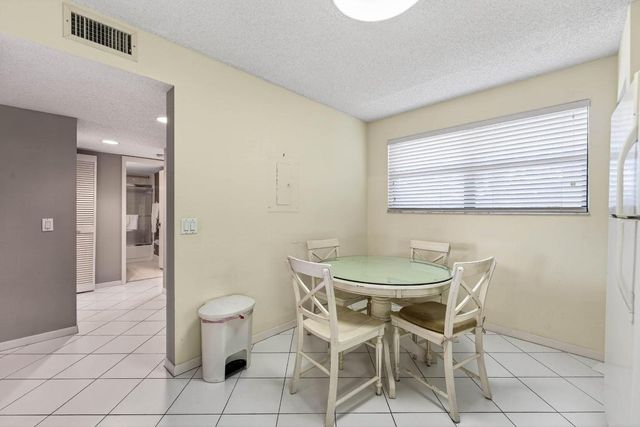 6944 Briarlake Circle 104, Palm Beach Gardens, FL 33418