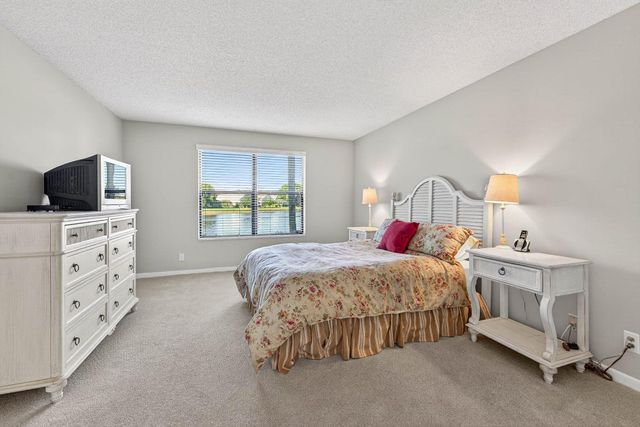 6944 Briarlake Circle 104, Palm Beach Gardens, FL 33418