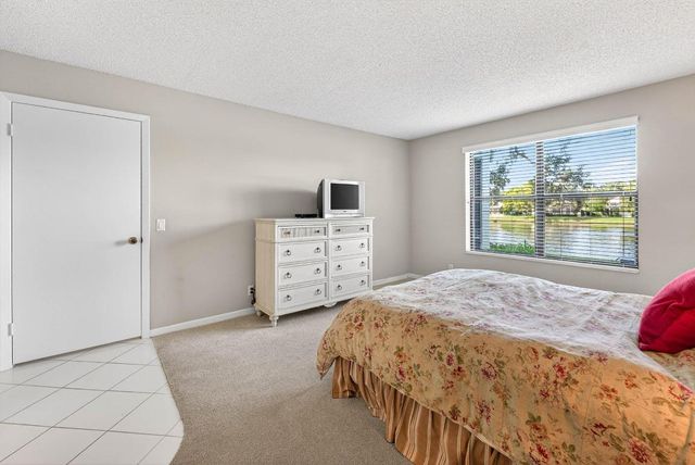 6944 Briarlake Circle 104, Palm Beach Gardens, FL 33418