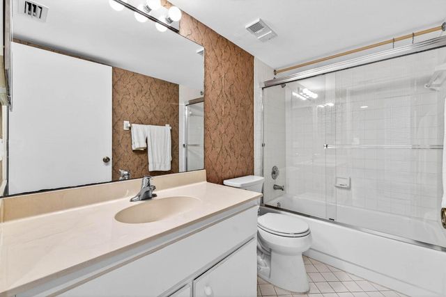 6944 Briarlake Circle 104, Palm Beach Gardens, FL 33418