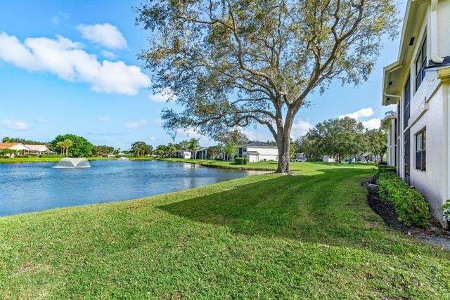 6944 Briarlake Circle 104, Palm Beach Gardens, FL 33418