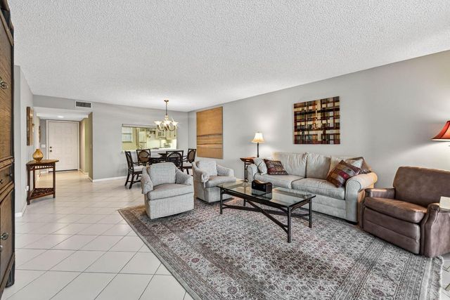 6944 Briarlake Circle 104, Palm Beach Gardens, FL 33418