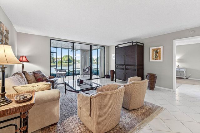 6944 Briarlake Circle 104, Palm Beach Gardens, FL 33418