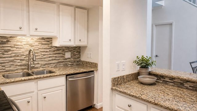 1302 Augusta Drive 7, Houston, TX 77057