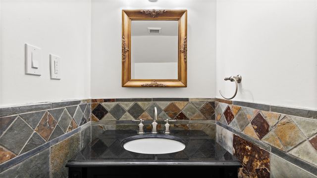 1302 Augusta Drive 7, Houston, TX 77057