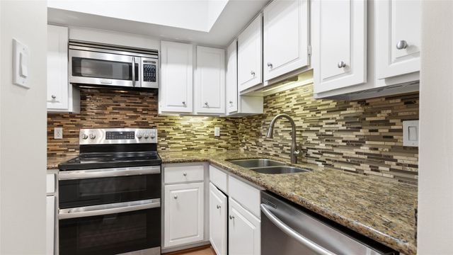 1302 Augusta Drive 7, Houston, TX 77057