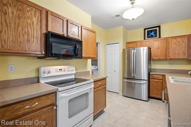 1828 Flagstone Circle 40, Rochester, MI 48307