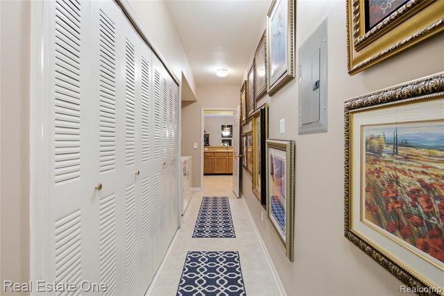 1828 Flagstone Circle 40, Rochester, MI 48307