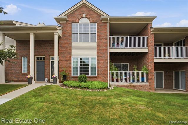 1828 Flagstone Circle 40, Rochester, MI 48307