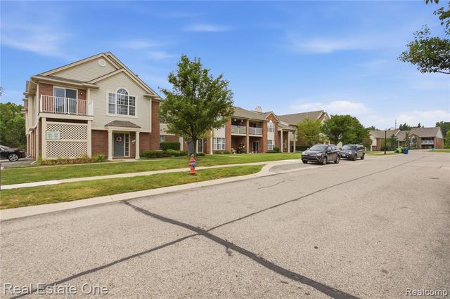 1828 Flagstone Circle 40, Rochester, MI 48307