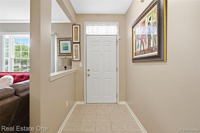 1828 Flagstone Circle 40, Rochester, MI 48307