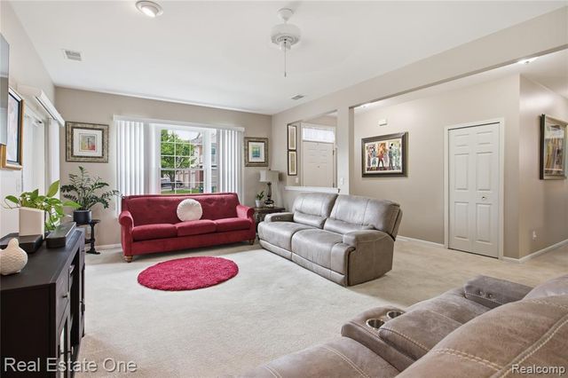 1828 Flagstone Circle 40, Rochester, MI 48307