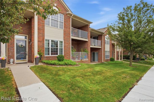 1828 Flagstone Circle 40, Rochester, MI 48307