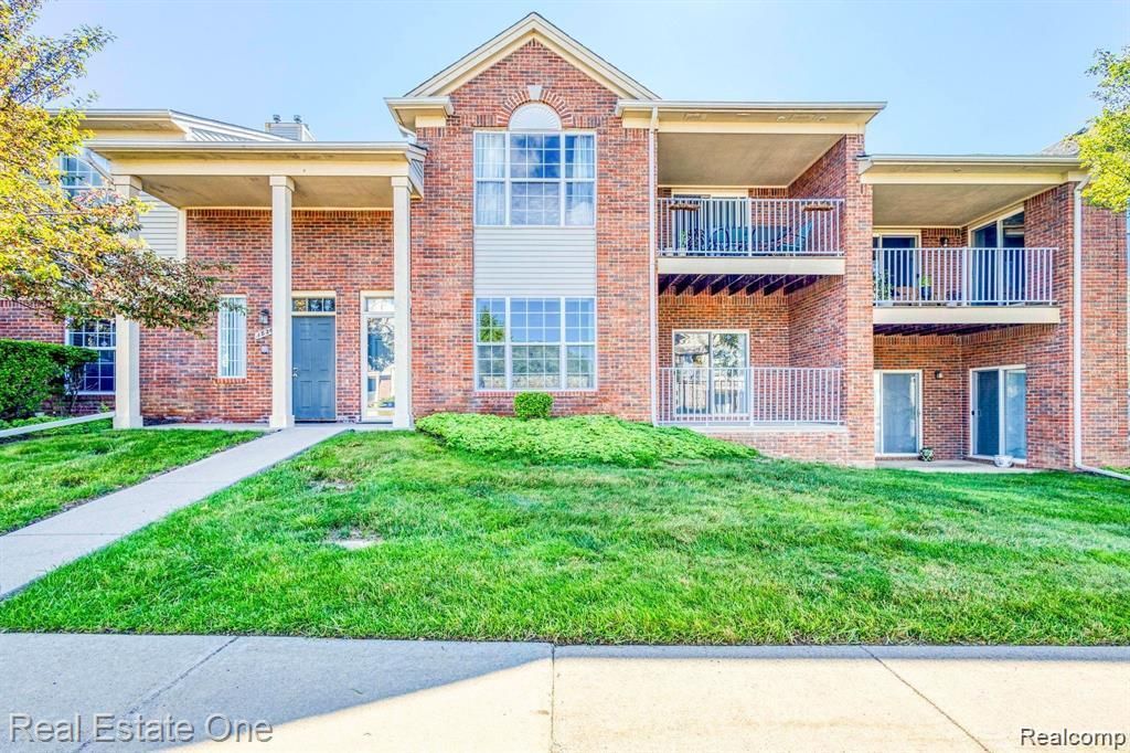 1828 Flagstone Circle 40, Rochester, MI 48307