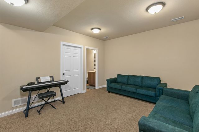 85 SE Dillon Drive, Waukee, IA 50263