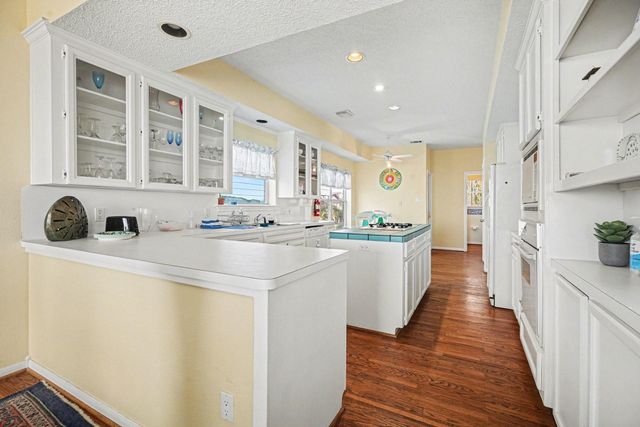 503 Bay Avenue, Kemah, TX 77565