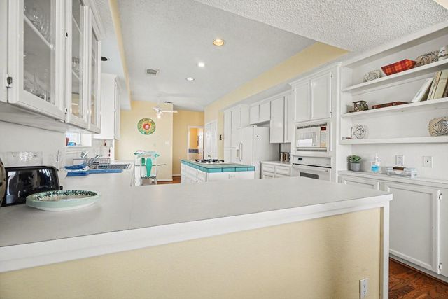 503 Bay Avenue, Kemah, TX 77565