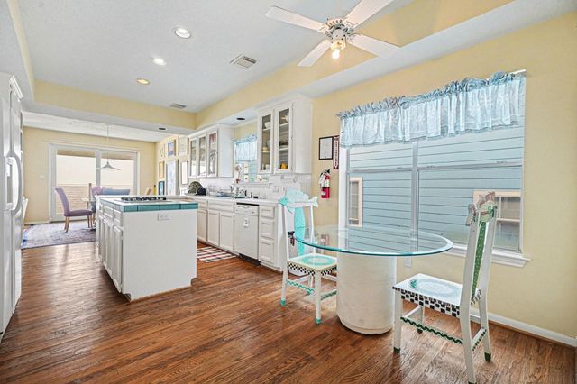 503 Bay Avenue, Kemah, TX 77565