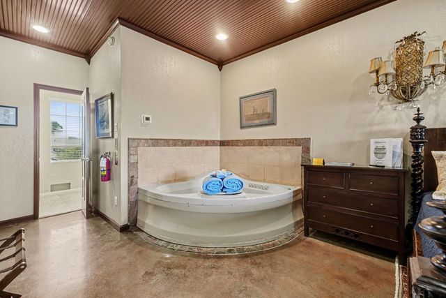 503 Bay Avenue, Kemah, TX 77565