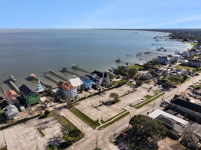 503 Bay Avenue, Kemah, TX 77565