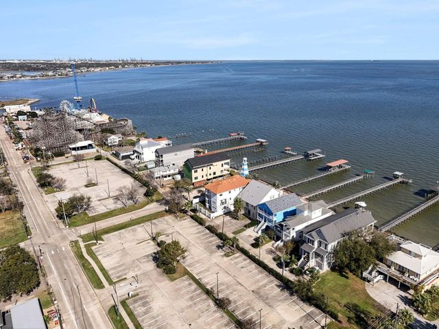 503 Bay Avenue, Kemah, TX 77565