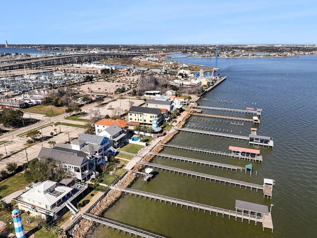 503 Bay Avenue, Kemah, TX 77565