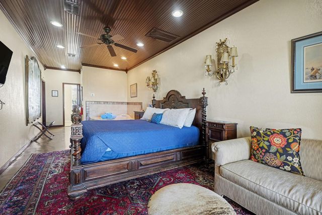 503 Bay Avenue, Kemah, TX 77565