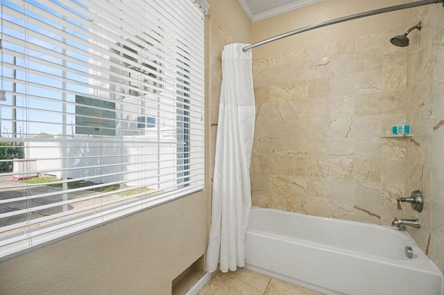 503 Bay Avenue, Kemah, TX 77565