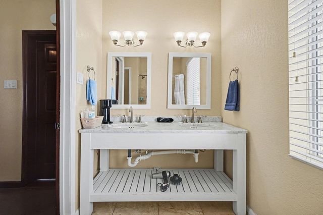 503 Bay Avenue, Kemah, TX 77565