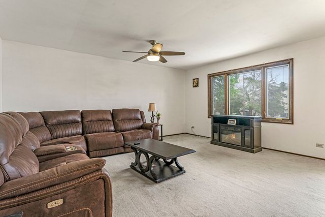 119 Garland Court, Glendale Heights, IL 60139