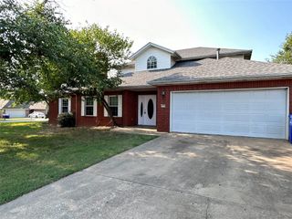 111 Fox Run Place A, Lowell, AR 72745