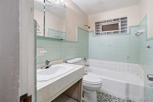 8443 Engler Avenue, St Louis, MO 63114