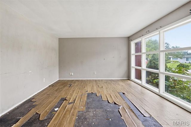 8443 Engler Avenue, St Louis, MO 63114