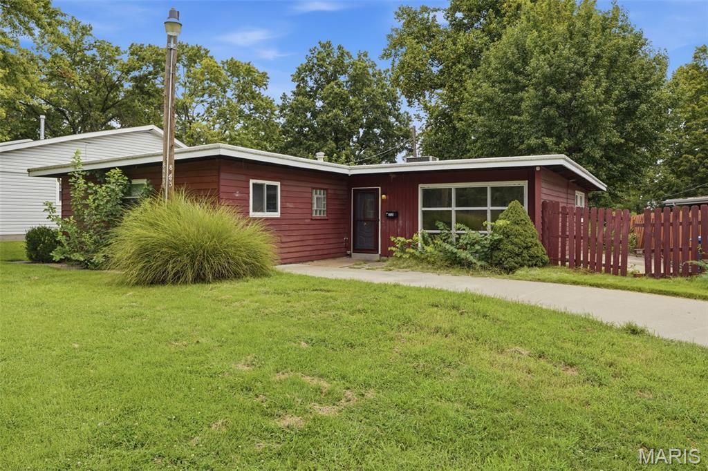 8443 Engler Avenue, St Louis, MO 63114