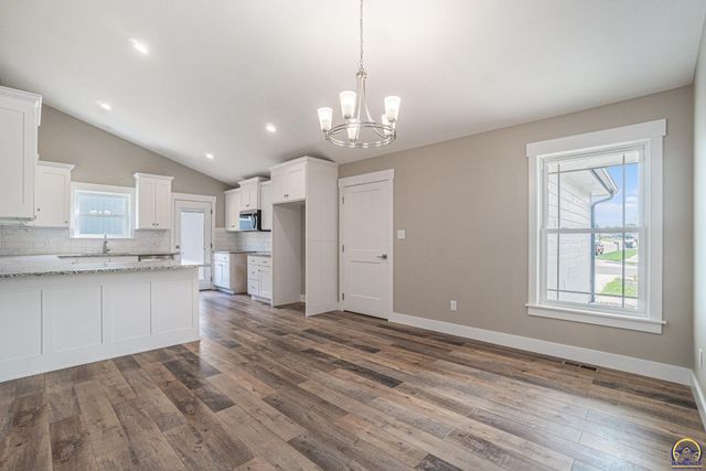 4334 SW Lakeside DR, Topeka, KS 66610