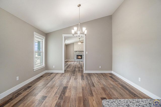 4334 SW Lakeside DR, Topeka, KS 66610