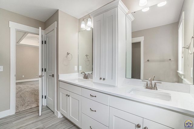 4334 SW Lakeside DR, Topeka, KS 66610