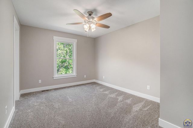 4334 SW Lakeside DR, Topeka, KS 66610