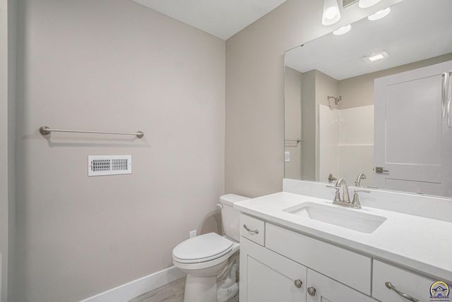 4334 SW Lakeside DR, Topeka, KS 66610