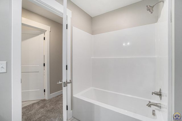 4334 SW Lakeside DR, Topeka, KS 66610