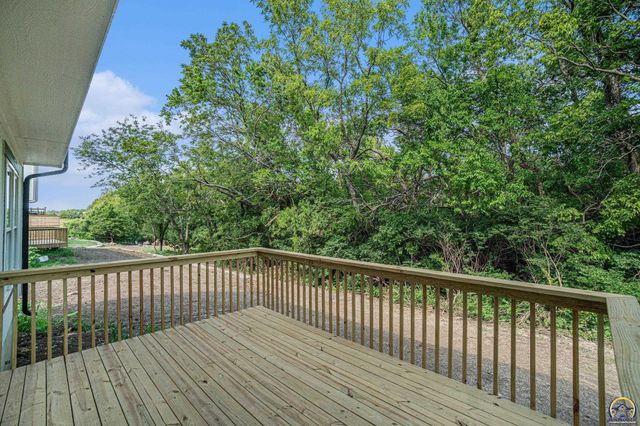 4334 SW Lakeside DR, Topeka, KS 66610