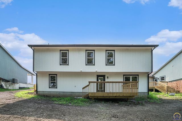 4334 SW Lakeside DR, Topeka, KS 66610