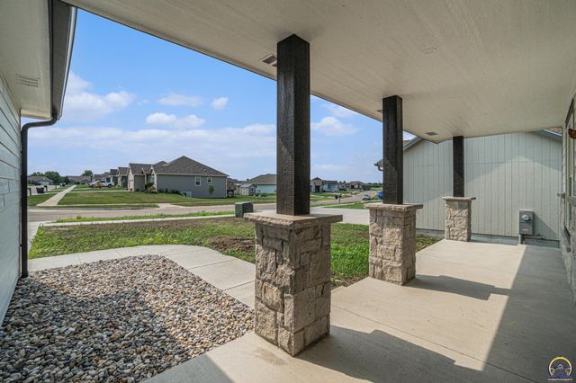 4334 SW Lakeside DR, Topeka, KS 66610